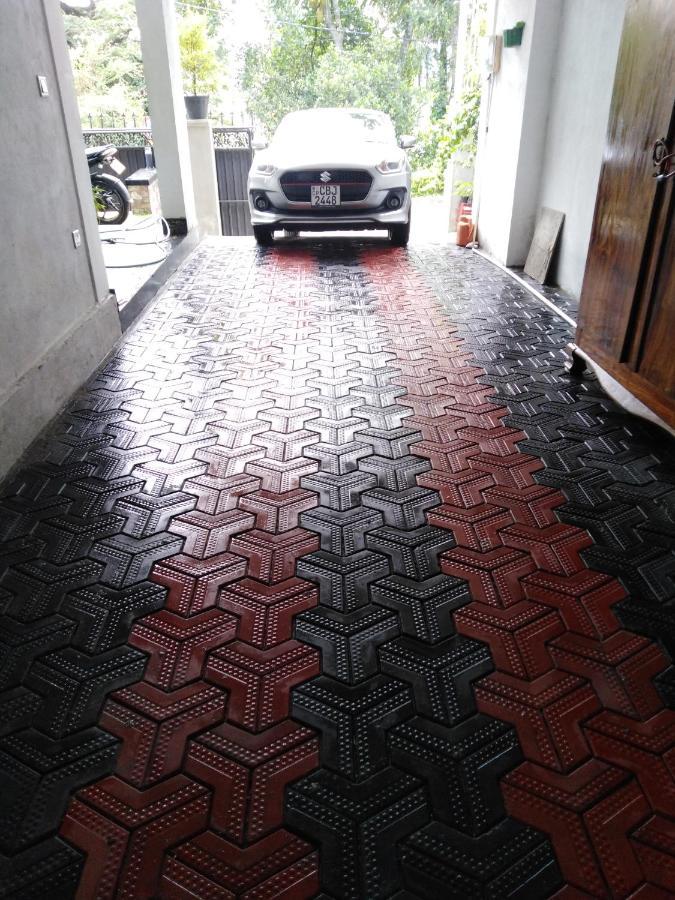Y&Y Residence Kandy Esterno foto