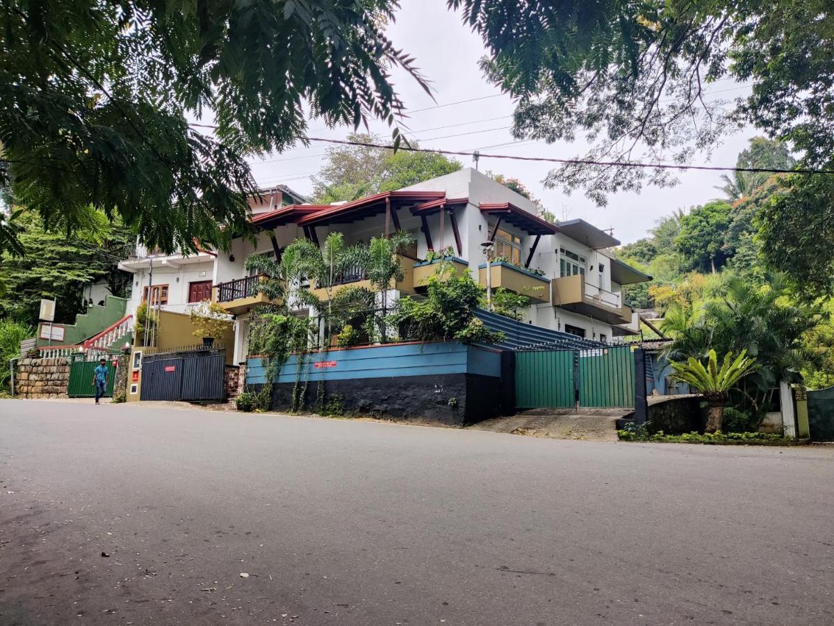 Y&Y Residence Kandy Esterno foto